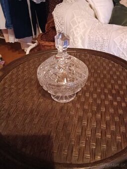 Dóza s víkem menší broušená