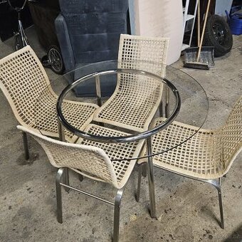 Prodám stůl a 4 židle