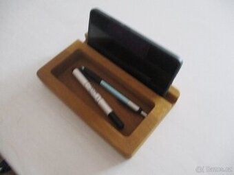 Stojánek na mobil- masiv dub