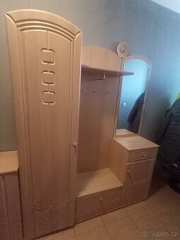 Předsíňová skříň