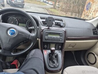 Fiat croma 2.2 benzín