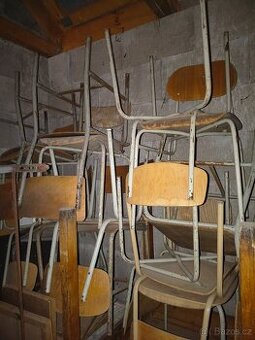 Staré školní židle