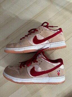 Nike dunk valentýnská edice