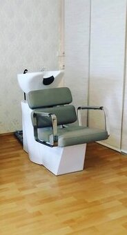 Kadeřnické křeslo a mycí box