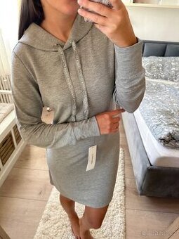 CALVIN KLEIN ŠEDÉ ŠATY S DLOUHÝM RUKÁVEM