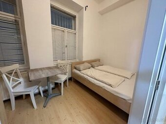 Pronájem — útulný pokoj pro pár na Smíchově