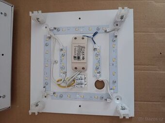 Dvě stropní svitidla