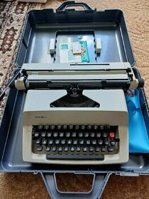 Kufříkový psací stroj - 1