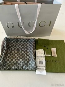 Gucci hedvábný šátek - 1