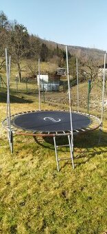 Trampolína