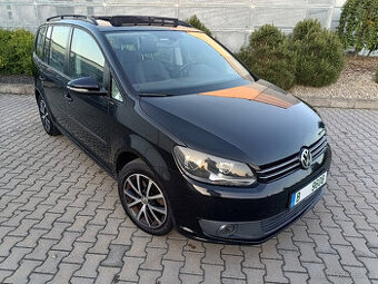 Touran - panorama Navigace Tažné Webasto Bluetooth