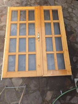 Dřevěné dveře masiv – dvoukřídlové, světlé, jednosklo
