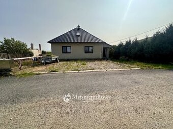 Prodej rodinné domy, 125 m2 + sklep a zahradní domek - Blann - 1