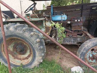 Traktor Škoda 30 osazený motorem z Trabanta jede