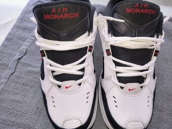 Nike Air Monarch