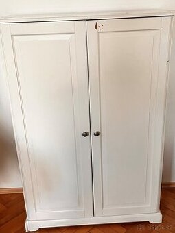 HEMNES komóda bíla