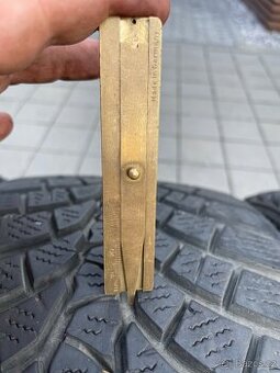 ZIMNÍ PNEU 235 40 19 235/40R19 92V Kumho WP71