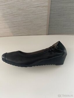 Kožené boty na klínku vel. 37