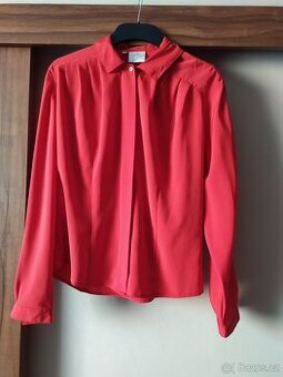 hezká červená halenka