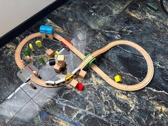 IKEA LILLABO sada vlaku s kolejnicemi