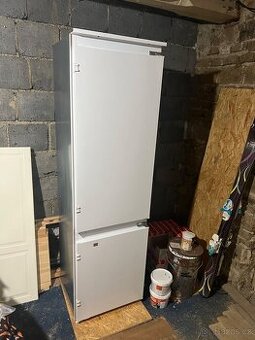 Vestavná lednice Tinad