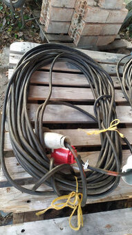 Prodlužovací kabel 4 x 380 V , rozvodné desky se spínači
