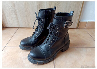 Vysoké černé dámské boty vel. 37, stélka 23,5