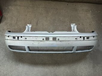 VW Golf 4, 2003 přední nárazník stříbrná barva