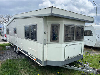 Karavan Hobby Landhaus 760-chata na kolech