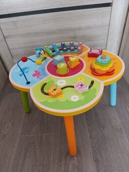 Dřevěný dětský stoleček aktivityboard