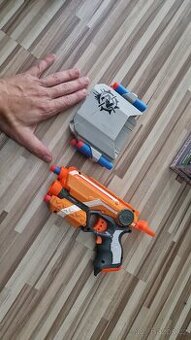 Nerf zombie + laserové zaměřování + pouzdro + držák mobil