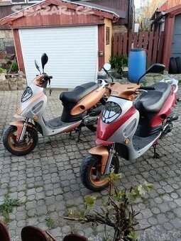 Dva skútry Yuki rallye moto zeta