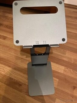 Kovový držák/stojan na notebook