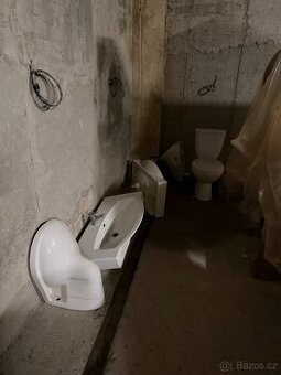 Umyvadla, Pisoáry, Záchody