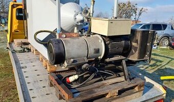 Rotační kompresor Hydrovane