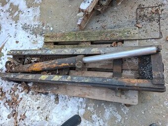 Věž z vzv+ pístnice