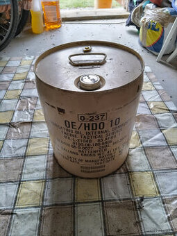 starý kanystr,soudek