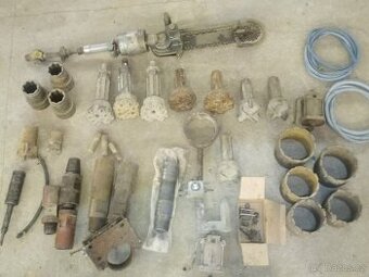 Vrtná souprava - dynama, staré vrt. hlavy, jádrové korunky