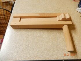 Dřevěný klepač (řehtačka)