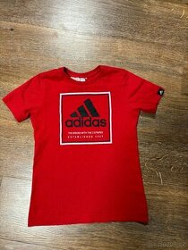 Chlapecké červené triko s krátkým rukávem Adidas, vel. 128