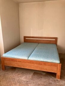 Manželská postel z masivu 180x200