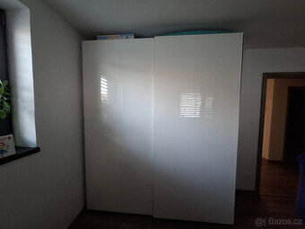 Šatní skříň Ikea - bílá lesk