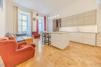 Prodej dvou bytů v jednom – 127 m2 v centru u Karlova mostu,