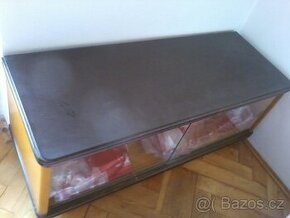 nábytek + tyče na záclony - 1