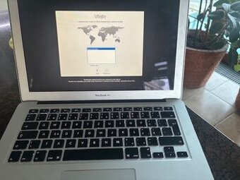 MacBook Air 13,3 jako nový - vhodný jako dárek