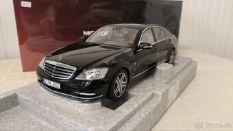 Model Mercedes-Benz S600L W221 1:18 Motorhelix - 1