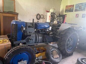 traktor Zetor 25