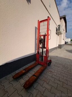 Vysokozdvižný vozík s ručním i nožním rychlozdvihem