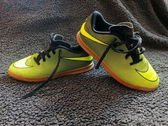 Sálovky NIKE 35