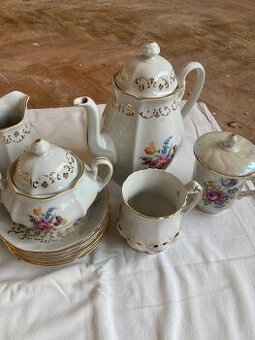 Porcelánová sada s květinami